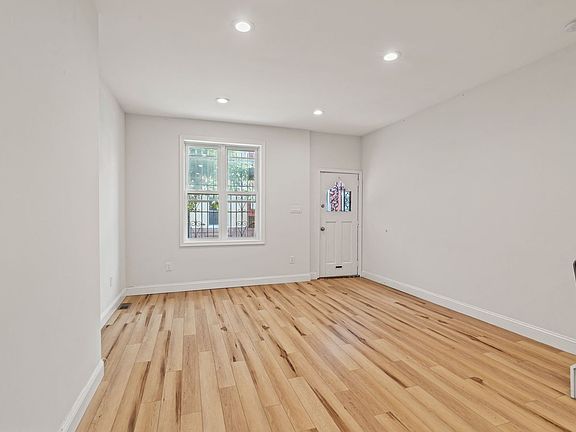 3rd image of 1630 Edgley St