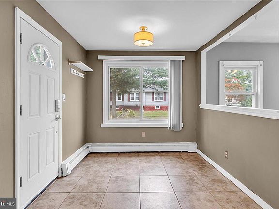 3rd image of 1014 W Kings Hwy