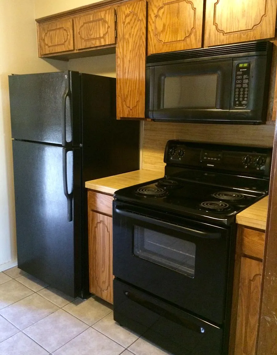 2 bed, 900 sqft, $895 — Photo 1