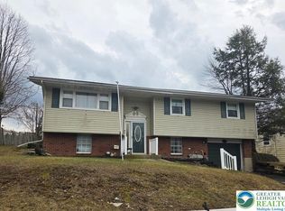 443 Bath Ave, Catasauqua, PA 18032