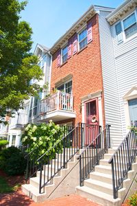 28 Cottonwood St, Jersey City, NJ, 07305
