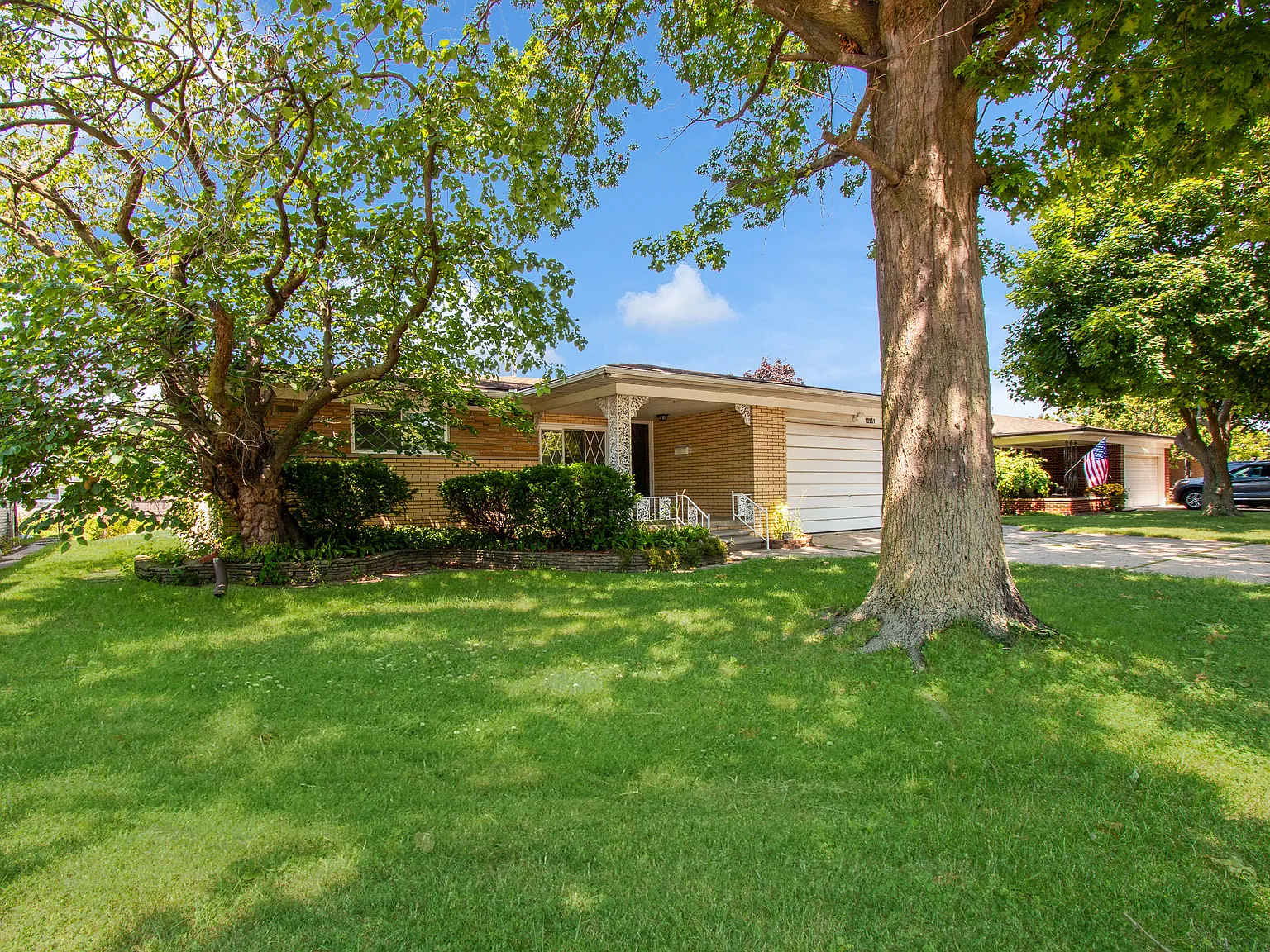 3 bed, 2.5 bath, 1600 sqft, $2,300 — Photo 2
