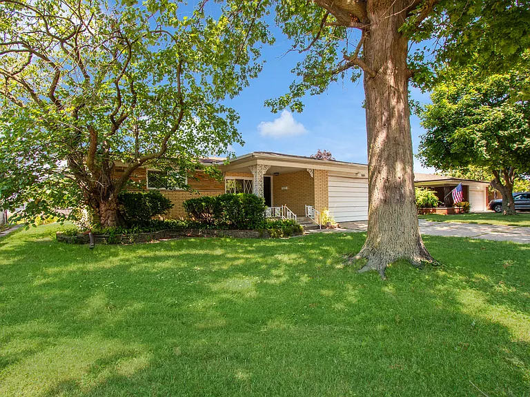 12951 Common Rd — Photo 10