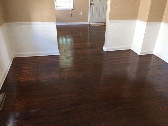 Dining / Family rooms - Nice Hardwood floors