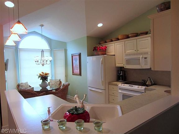 4th image of 403 Potters Dr