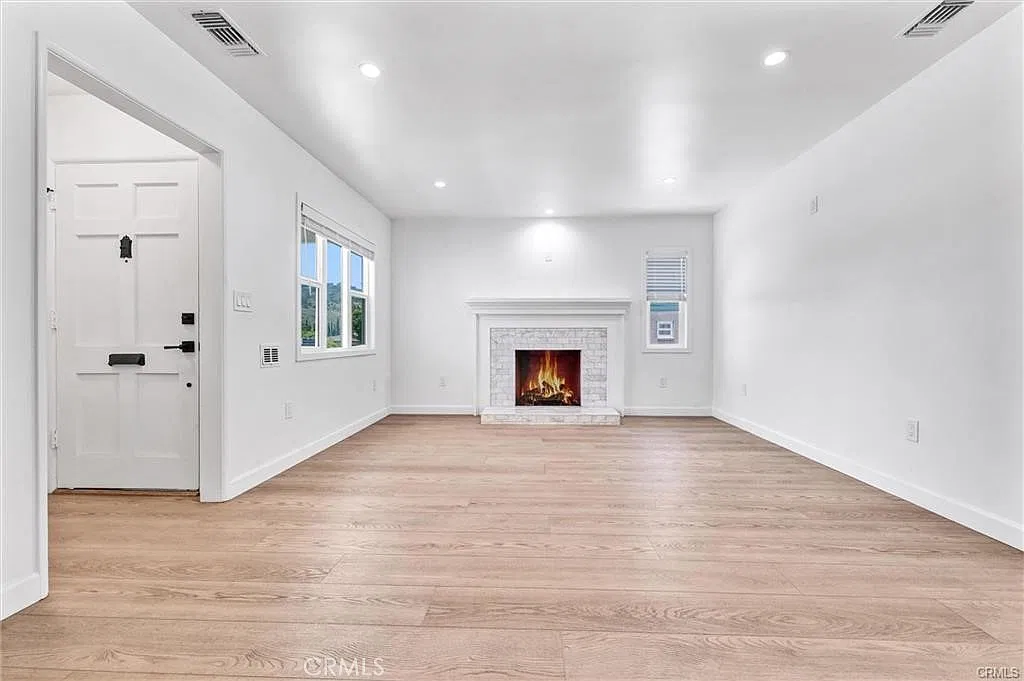 3 bed, 1274 sqft, $4,650 — Photo 4