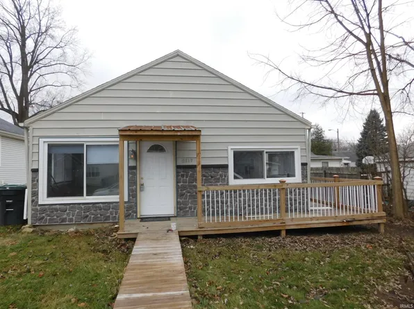 2117 W 11th St, Muncie, IN 47302