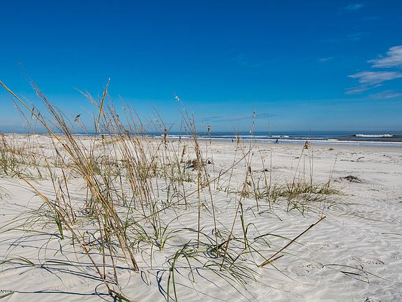 white soft sandy beach