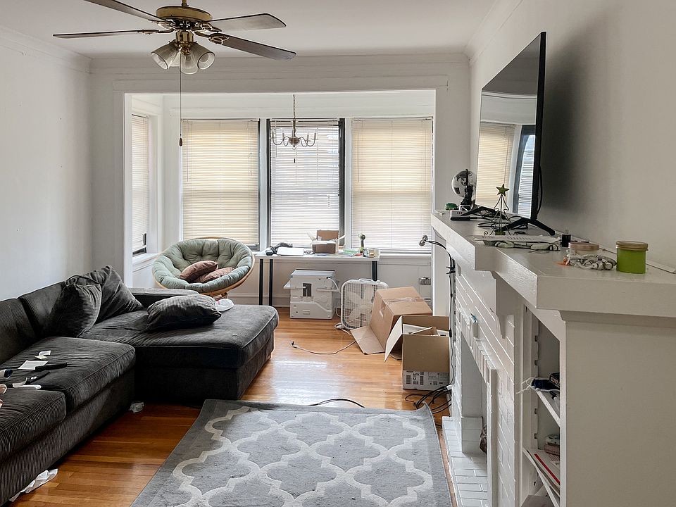 1st image of 3933 N Keeler Ave APT 3E
