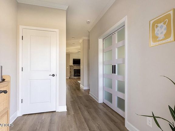 3rd image of 127 Songberry St