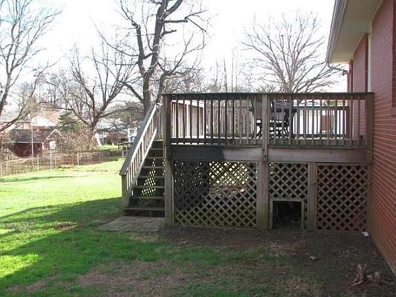 5th image of 3004 Summit Ave