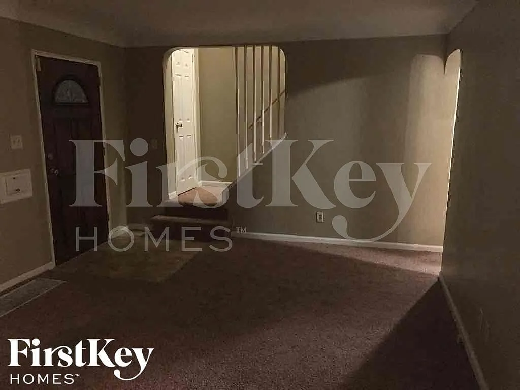 4 bed, 2.0 bath, 1332 sqft, $1,960 — Photo 4