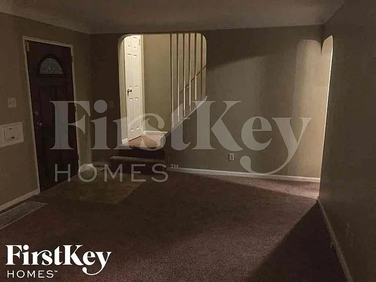 1494 Clovernoll Dr — Photo 4