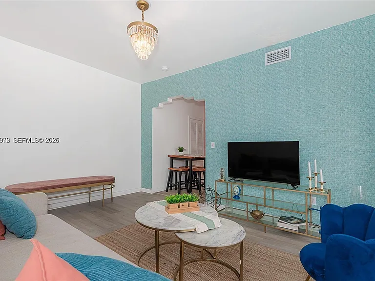 530 15th St #104 — Photo 11