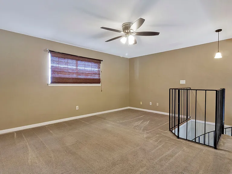 9 Forest Breeze Ct — Photo 22