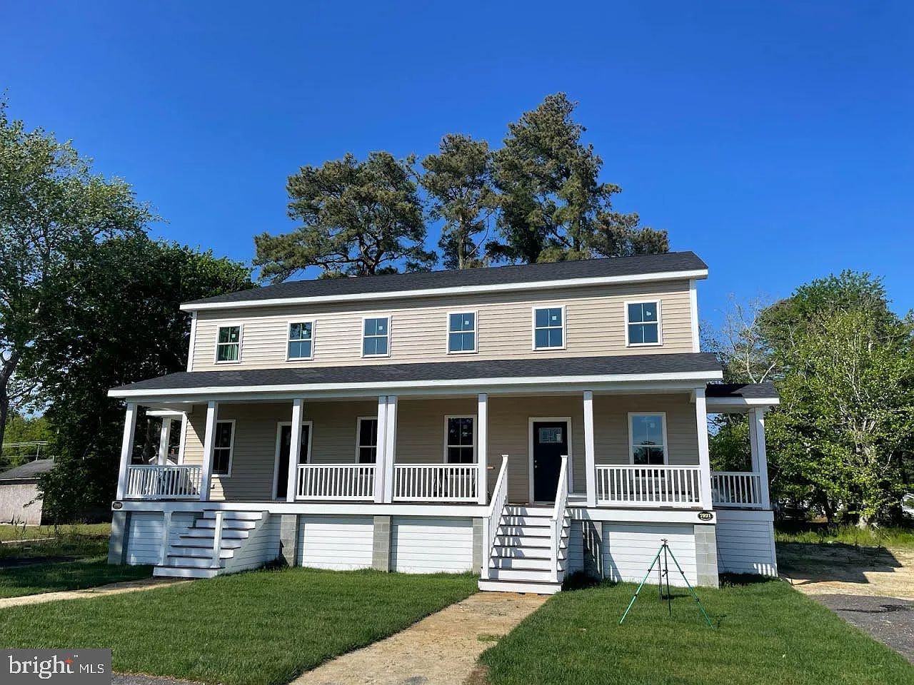 7923 East Side photo 1