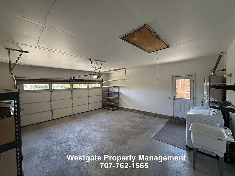 400 Smith Ct — Photo 7