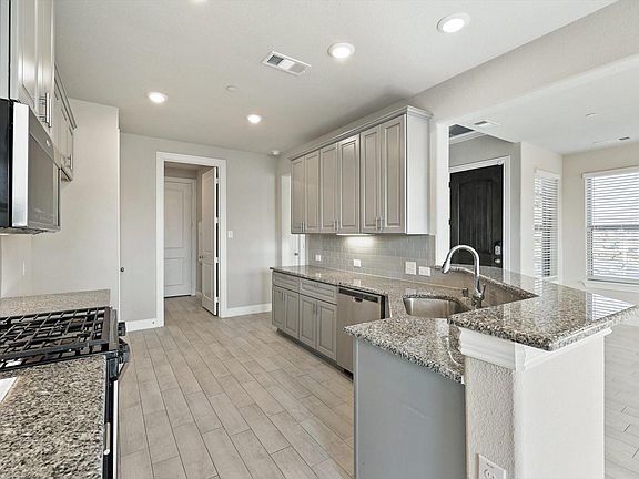 4th image of 521 Hutchinson Ln