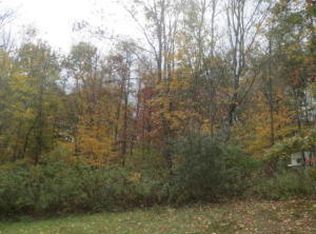 2 Fox Rd, Waymart, PA 18472