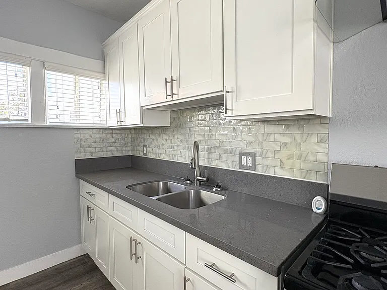 729 Lime Ave #6 — Photo 5