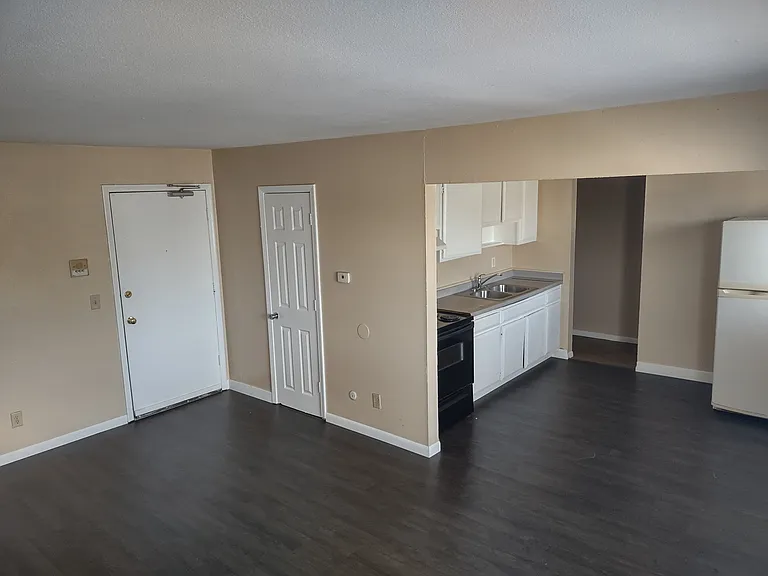 1034 Suburban Ave E #203 — Photo 4