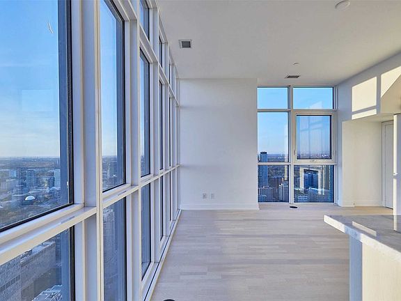 3rd image of 7 Grenville St #6403