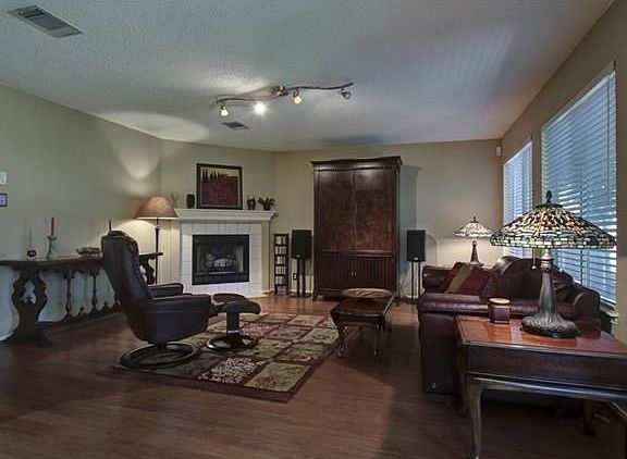 5th image of 9614 Woodvale Dr