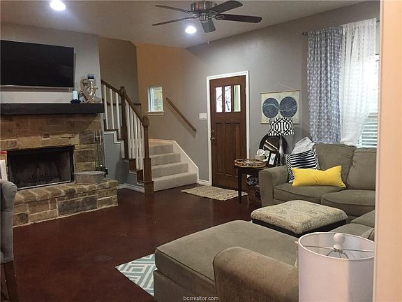 3rd image of 596 Oak Tree Ln
