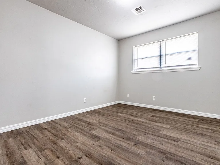 617 Queensboro Pl — Photo 5