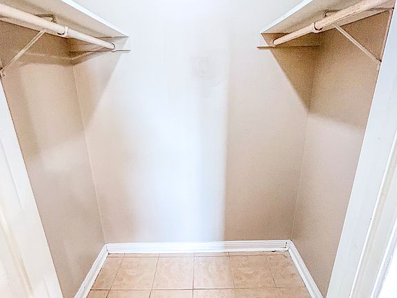 4th image of 107 Vieux Orleans Cir #B