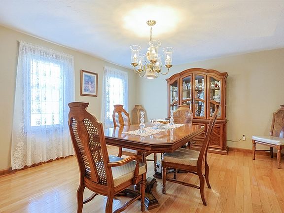 3rd image of 18 Joseph Rd