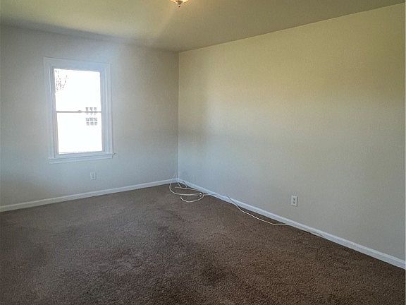 3rd image of 325 Hoke Ave