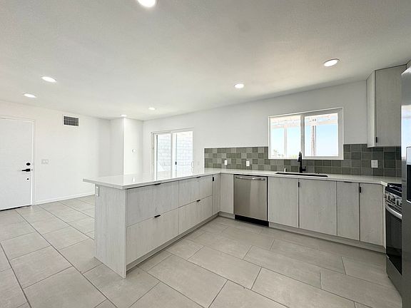3rd image of 66777 Mission Lakes Blvd Unit B