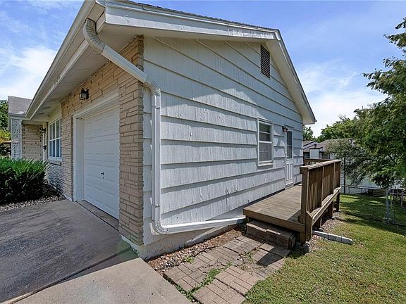 3rd image of 813 NE 86th St