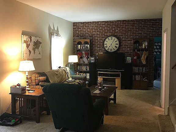 5th image of 104 Sweet St NE