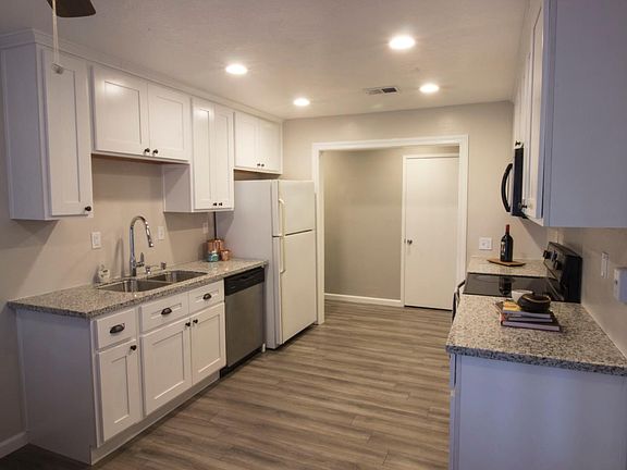3rd image of 2503 Easton Pl APT 43