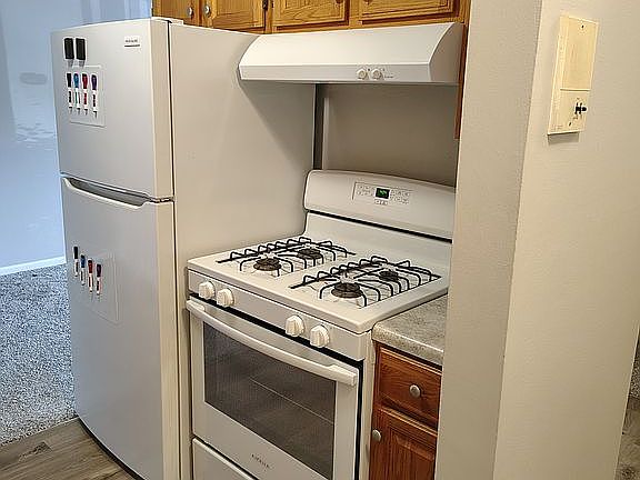 3rd image of 974 Thornton Ln #1210