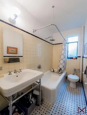 Sold by Bank Neary | media 25