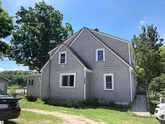 3rd image of 1045 Abbott Rd