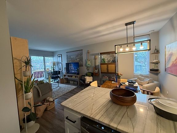 2nd image of 426 2nd St APT 6