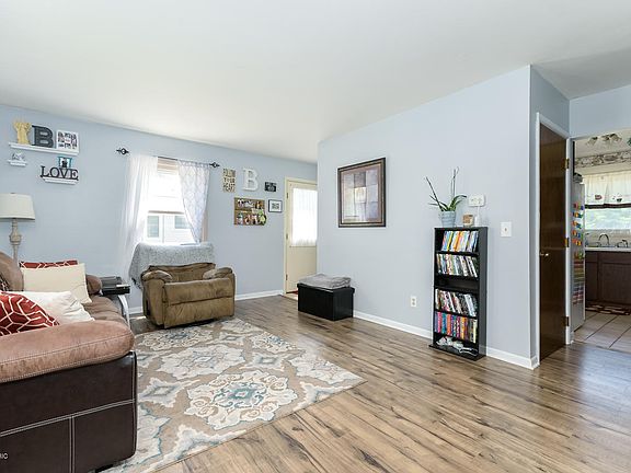 3rd image of 2905 Onondaga Ave