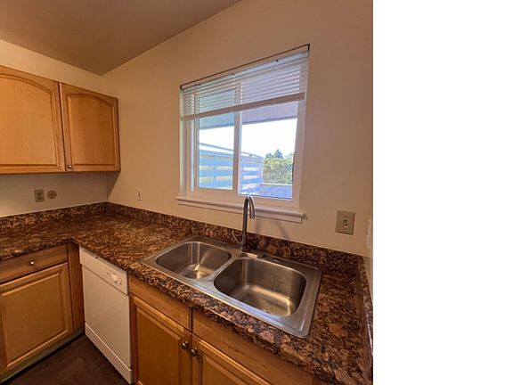 3rd image of 2 Davis Dr #F