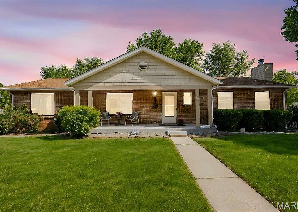1st image of 36 Acorn Lake Dr