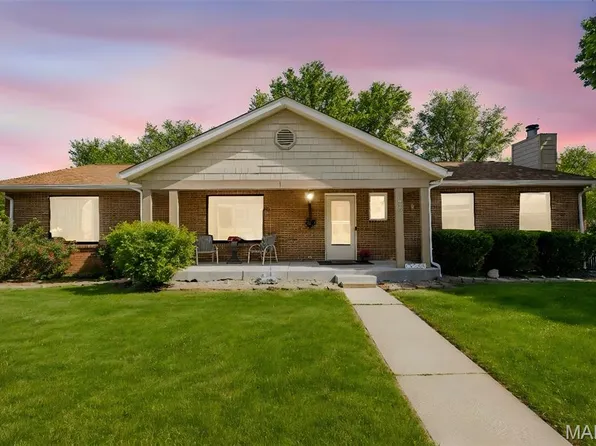 36 Acorn Lake Dr, Shiloh, IL 62221