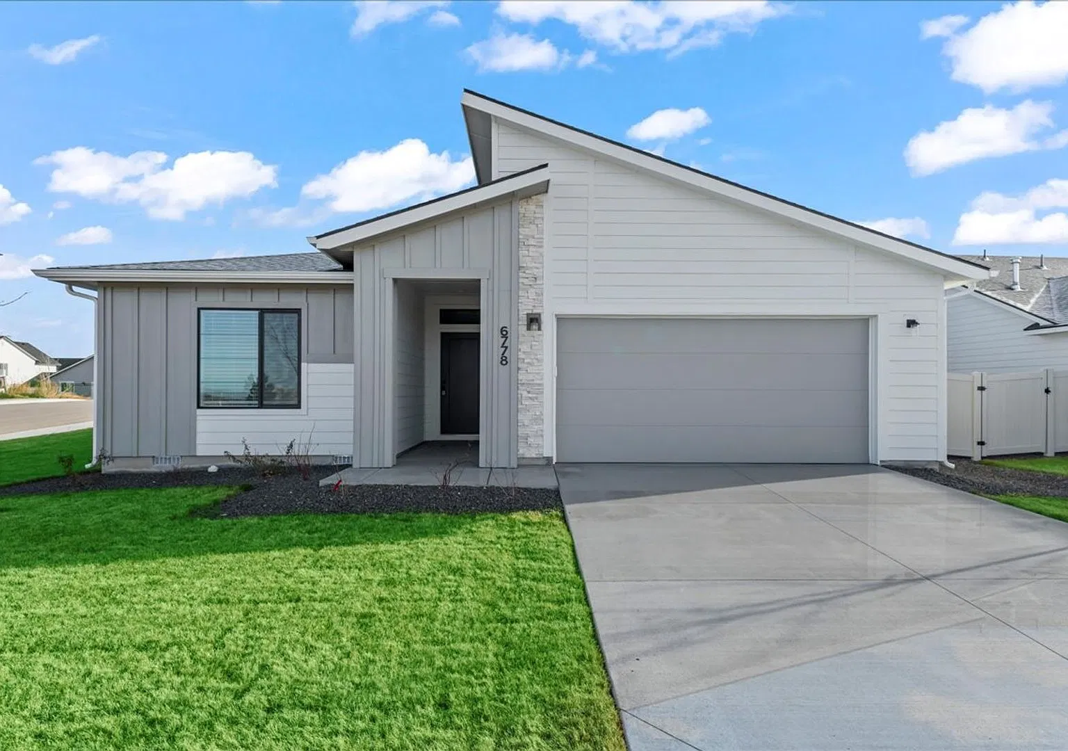 Single Story 4 Bedroom 2 Bathroom Home in South Meridian — Photo 1