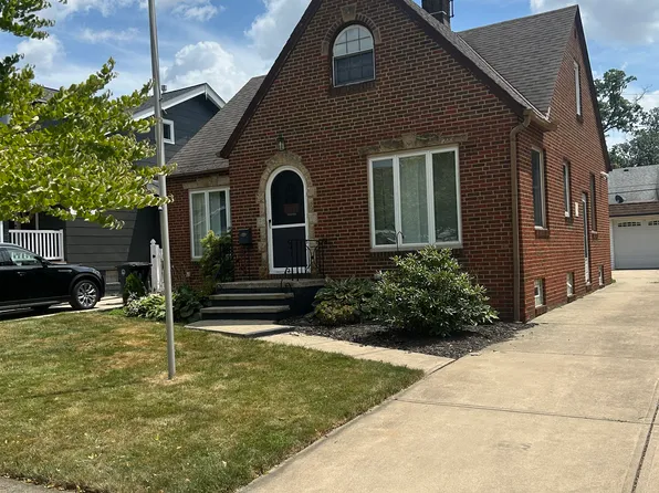 17425 Dartmouth Ave, Cleveland, OH 44111