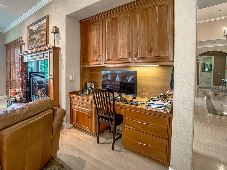 2703 Brush Creek Rd — Photo 16