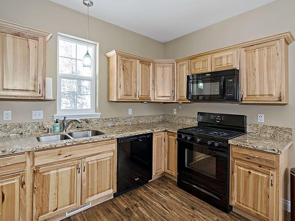 3rd image of 3865 N Miramar St