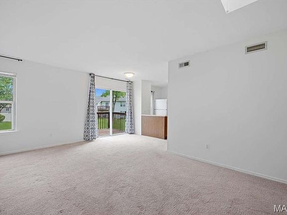 5th image of 712 Sugar Glen Dr #7