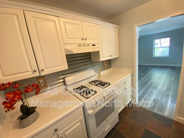 702 Argonne Ave NE #1 — Photo 5